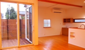 リビングからウッドデッキに行けます